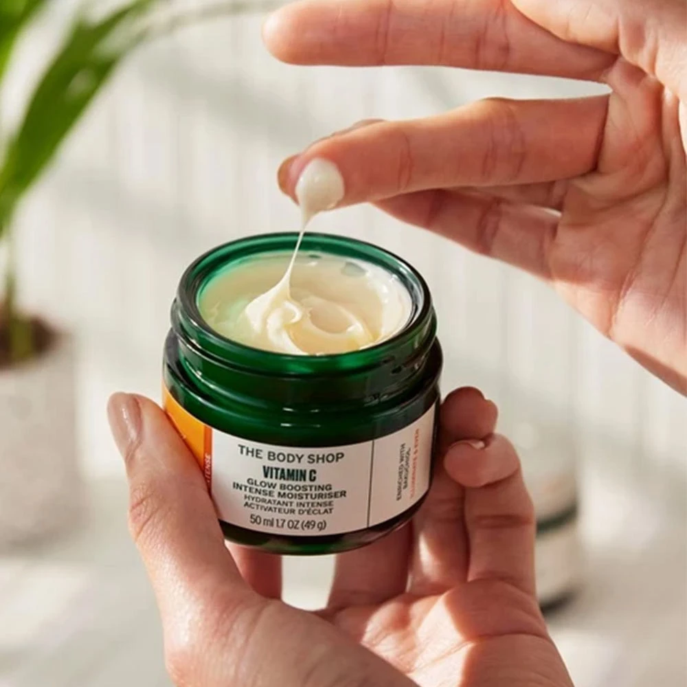 The Body Shop - Vitamin C Glow Boosting Moisturizer, 50 ml - Image 3