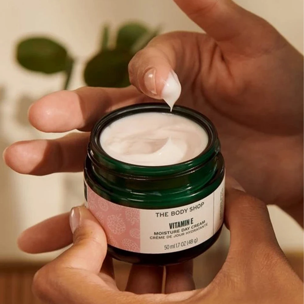 The Body Shop - Vitamin E Moisture Day Cream (50 ml) - Image 3